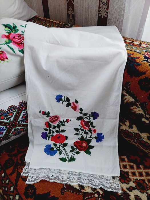 Рушник український з гарною ручною вишивкою