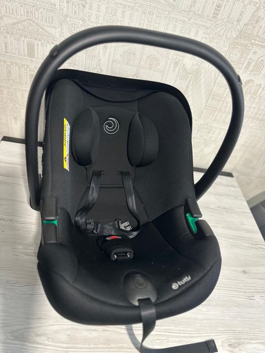 Автолюлька TUTIS Elo Lux i-Size Black, отличное состояние+адаптеры