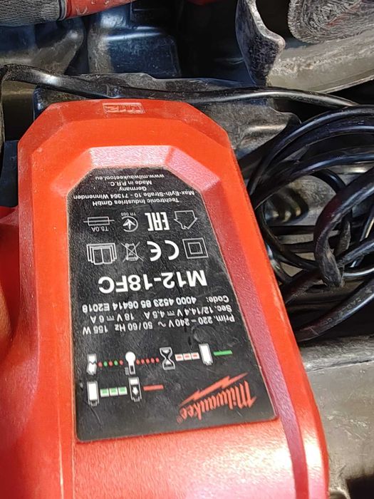 Diax Milwaukee M18 CAG125X-0 + 2 baterie 5v + Ładowarka