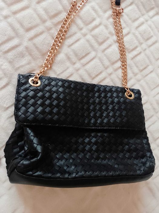 Torebka ze złotym łańcuszkiem z Londynu