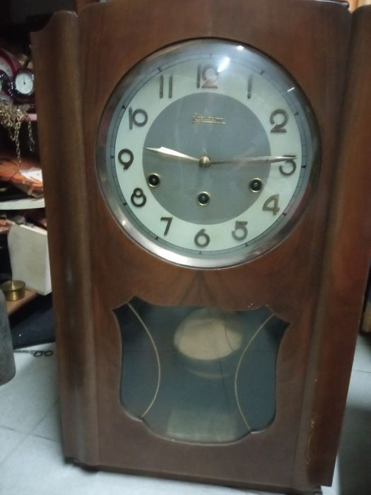 Dois relógios da reguladora. com duas músicas. a trabalhar. Os dois 12