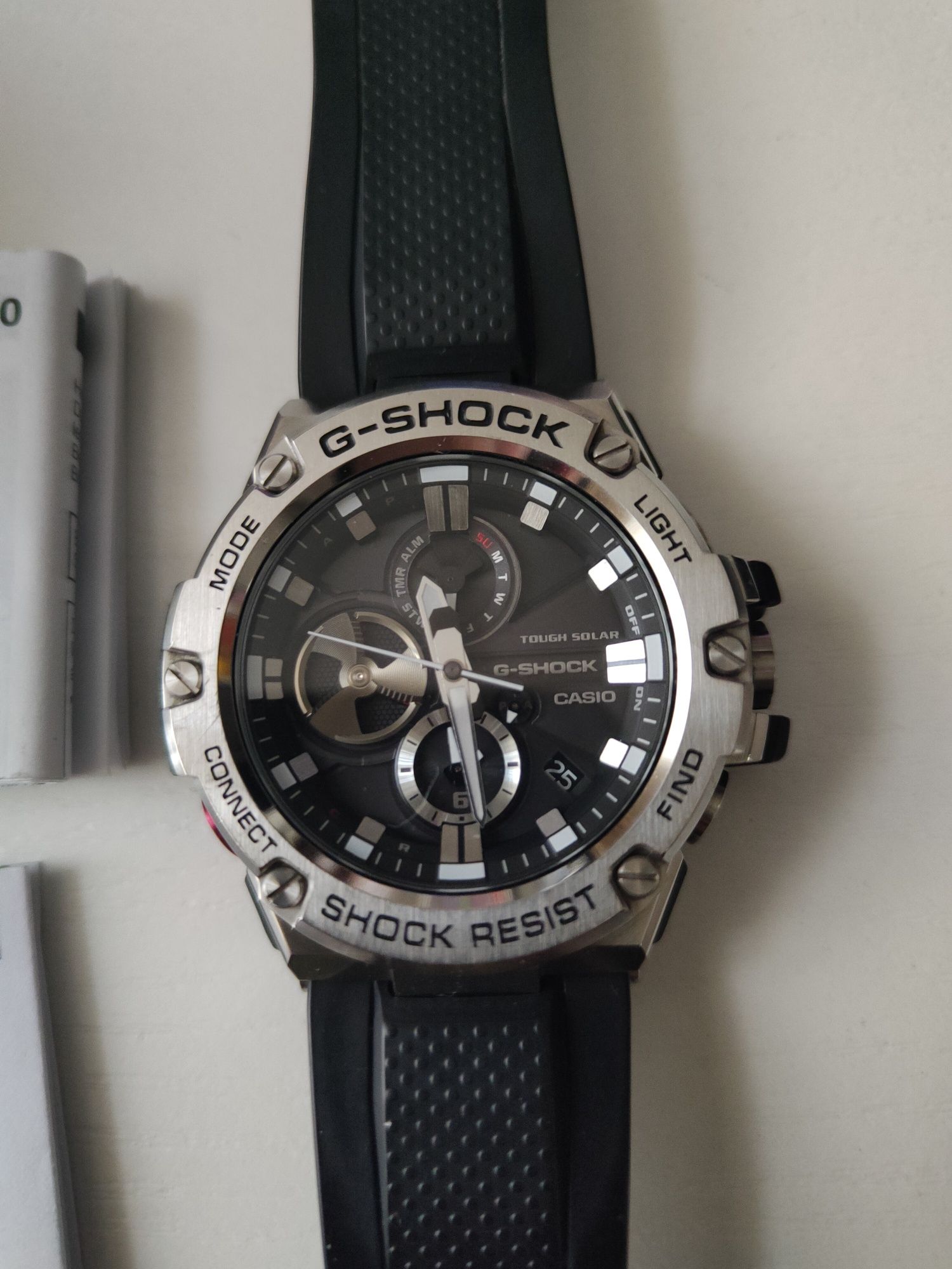 Casio  g -shock  GST B100 bluetoothh