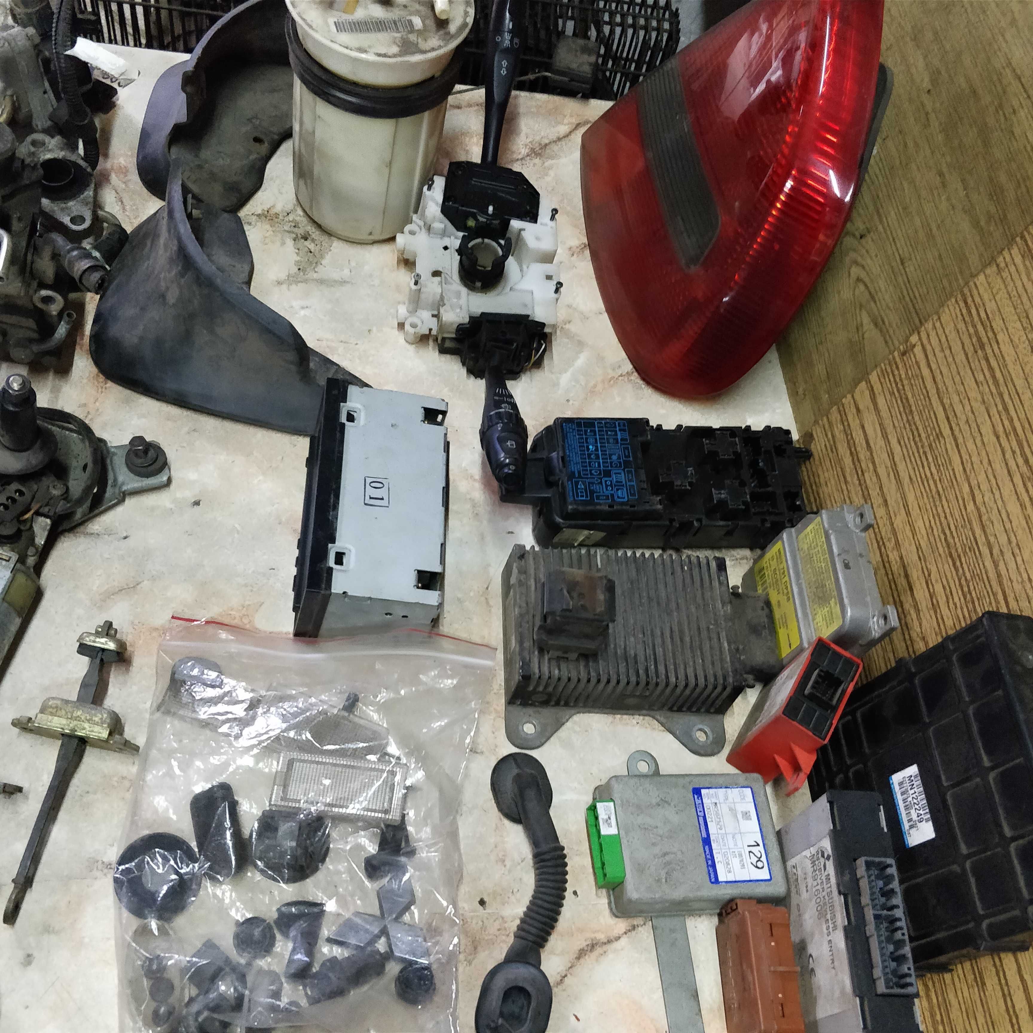 ручка/ АКПП  дверні замки Mitsubishi Карізма Carisma /двигун  1,8 GDI