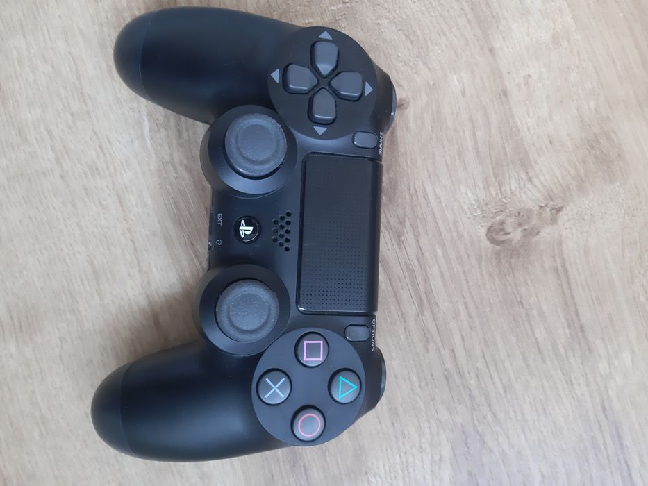 PS4 Slim 500GB CUH-2216A Jet Black — como nova + oferta jogo