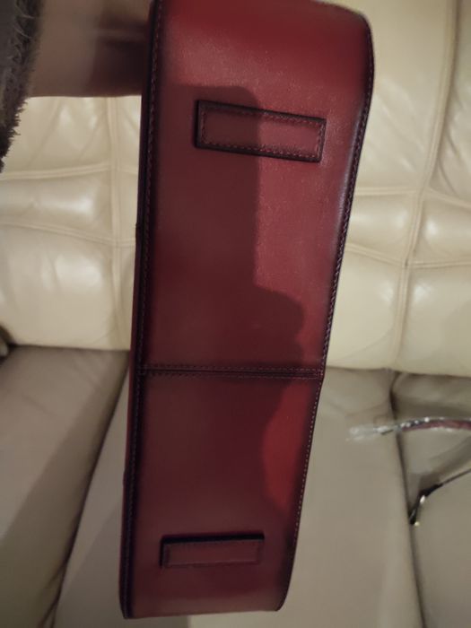 Продається нова сумка з натуральної шкіри.

Розмір:36×26×11см.

Виро