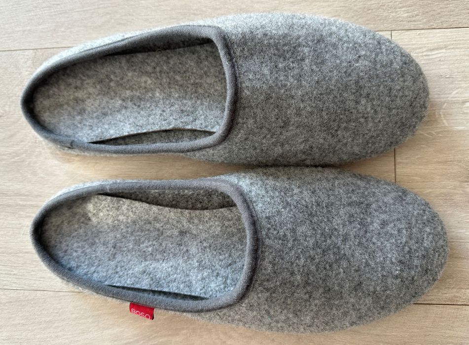 Pantofle damskie filcowe, nowe, podeszwa gumowa, rozmiar 42