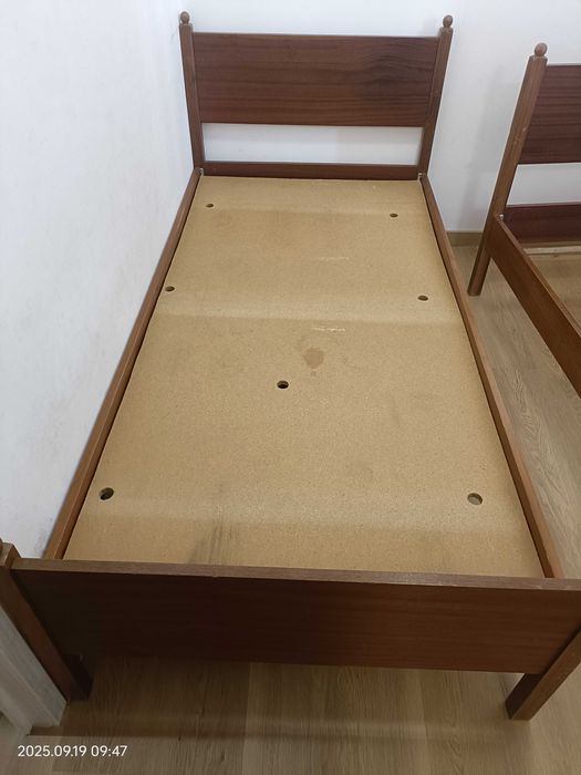 Cama individual sem colchão cada só 25€