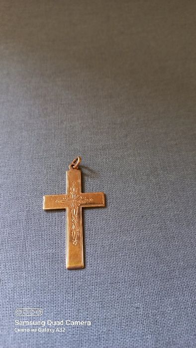 Старовинний золотий хрестик