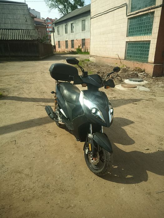 Продам максі скутер 250кубів
