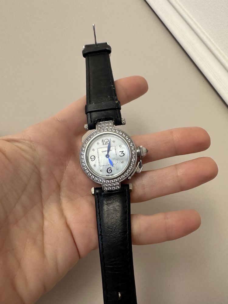 Годиник cartier з шкіряним ремінцем