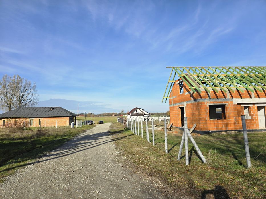 Działka - z warunkami zabudowy