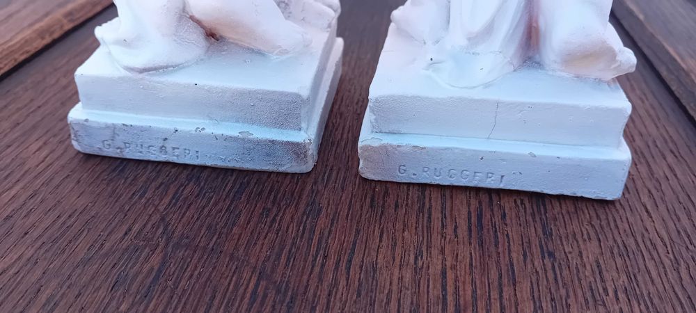 Par de Estatuetas em Pedra