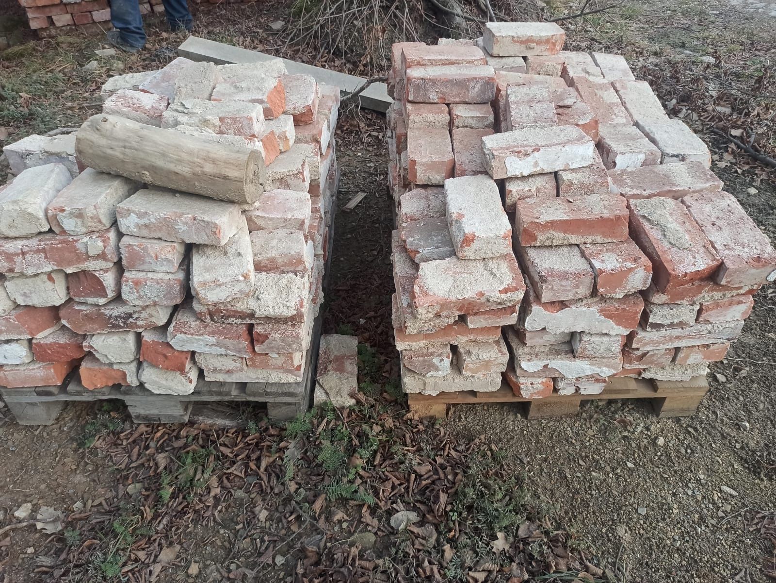 stare poniemieckie cegły po rozbiórkowe 30 tirów
