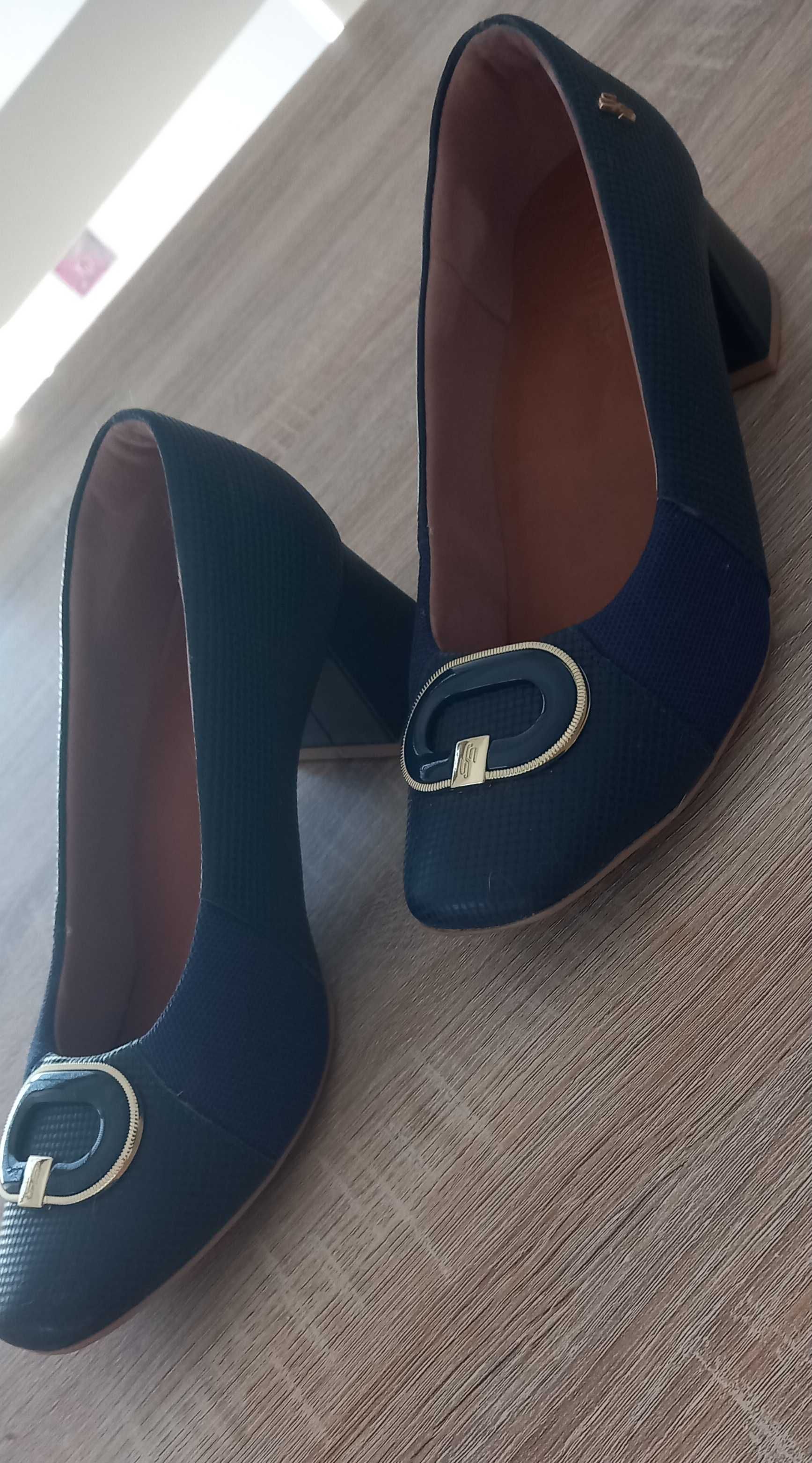 Sapatos femininos para escola/escritório