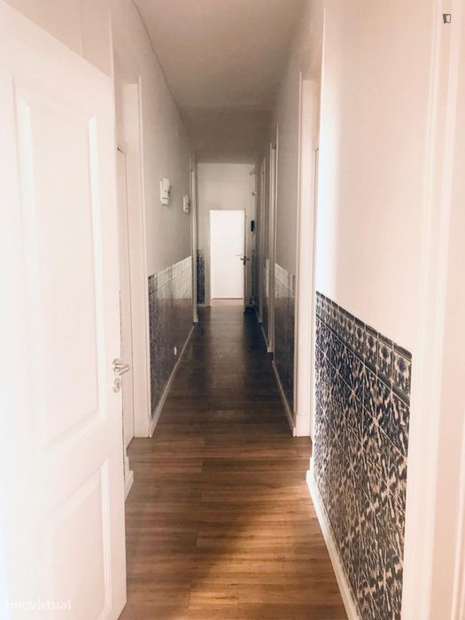 Quarto - localizado em Santos Lisbon