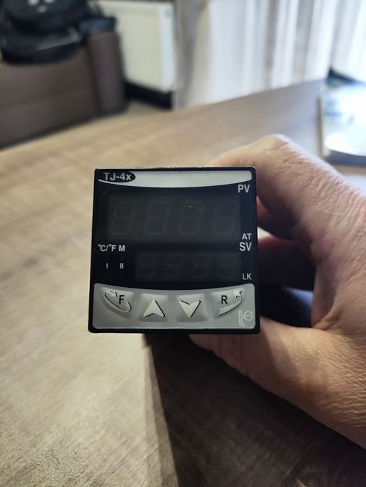 Контролер температури Thermosystems TJ48 Італія