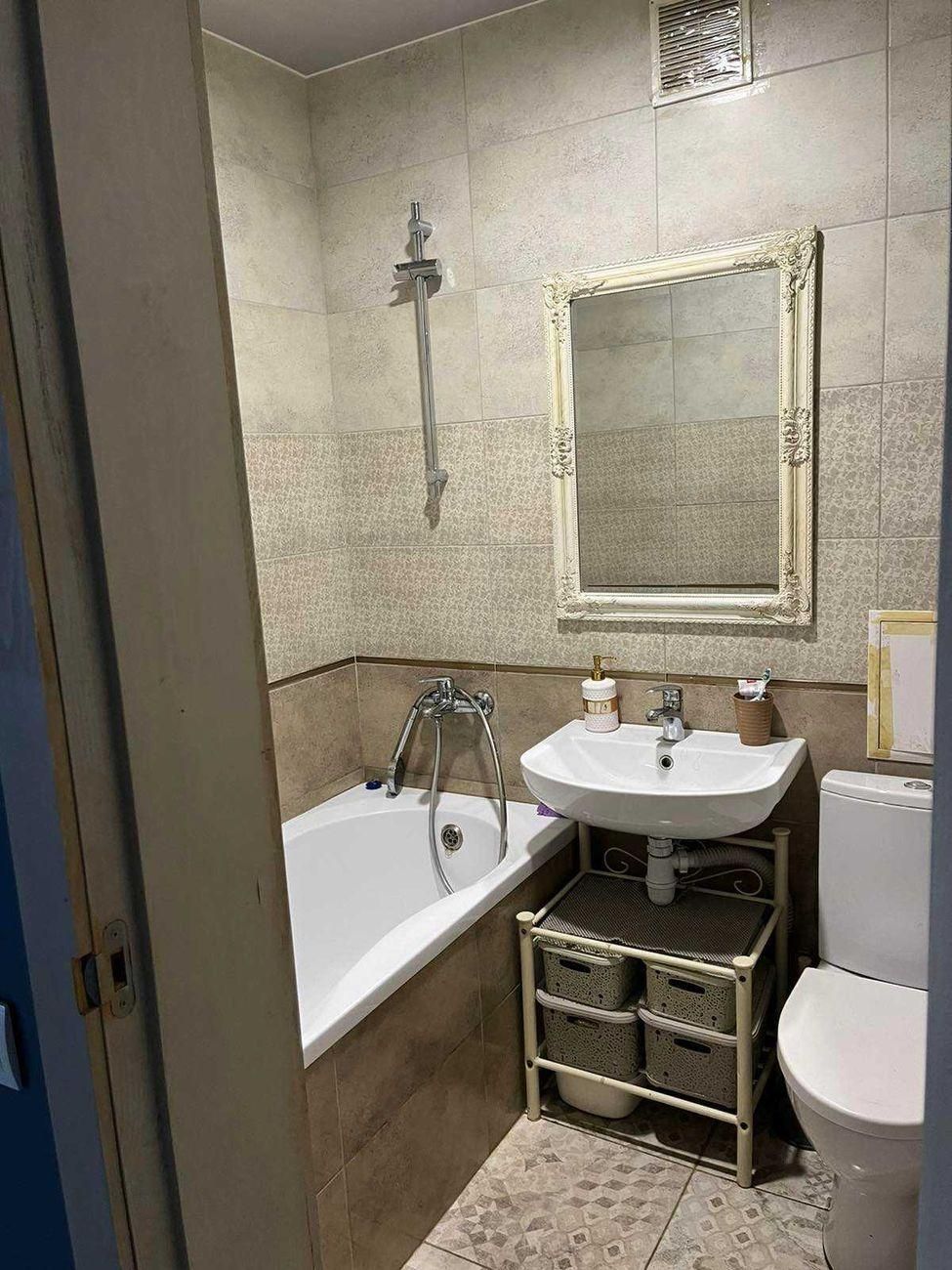 Продам 2-х кімнатну квартиру в  районі Центрального парку