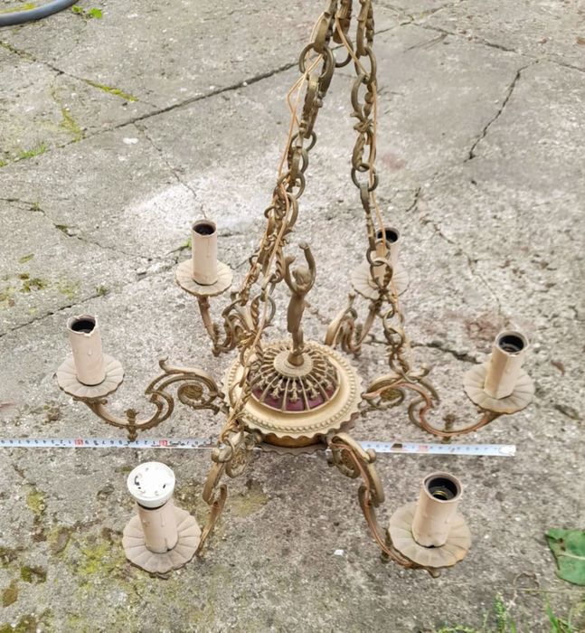 Mosiężny ,wiekowy żyrandol sprzedam .