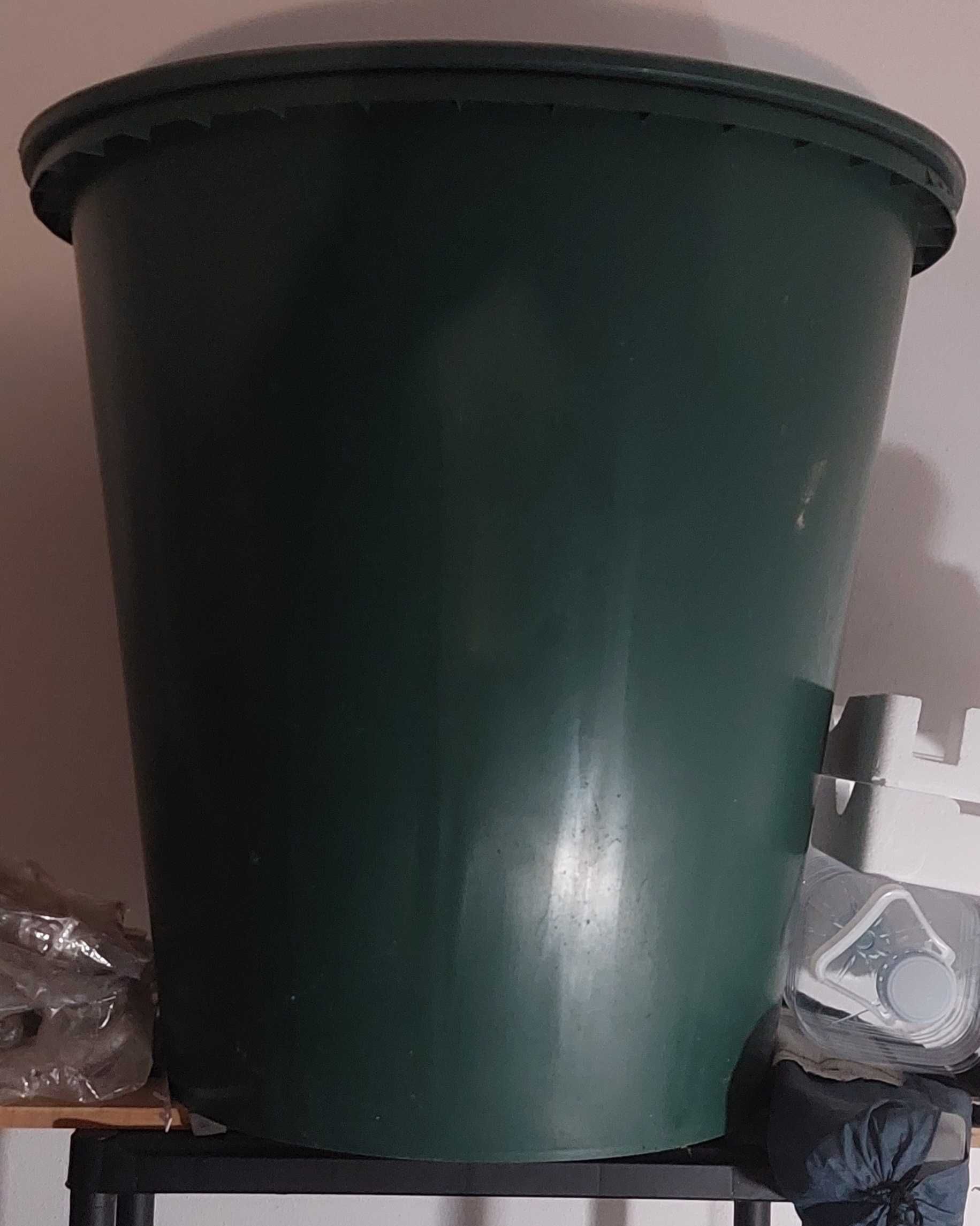 Depósito Água com tampa 210 L sem uso marca alemã Graf