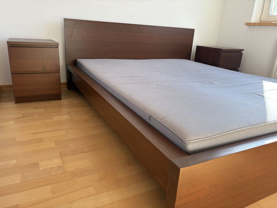Łóżko Ikea Malm 160x200 z materacem i stolikami nocnymi