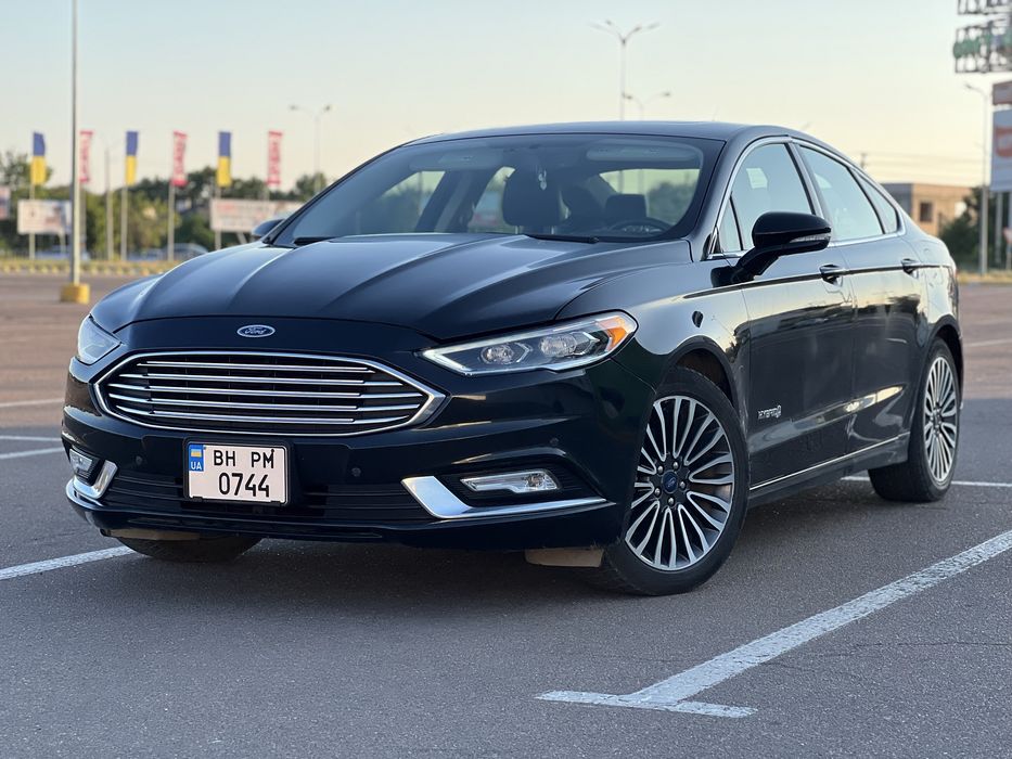 Ford Fusion Hybrid 2018 року, Titanium