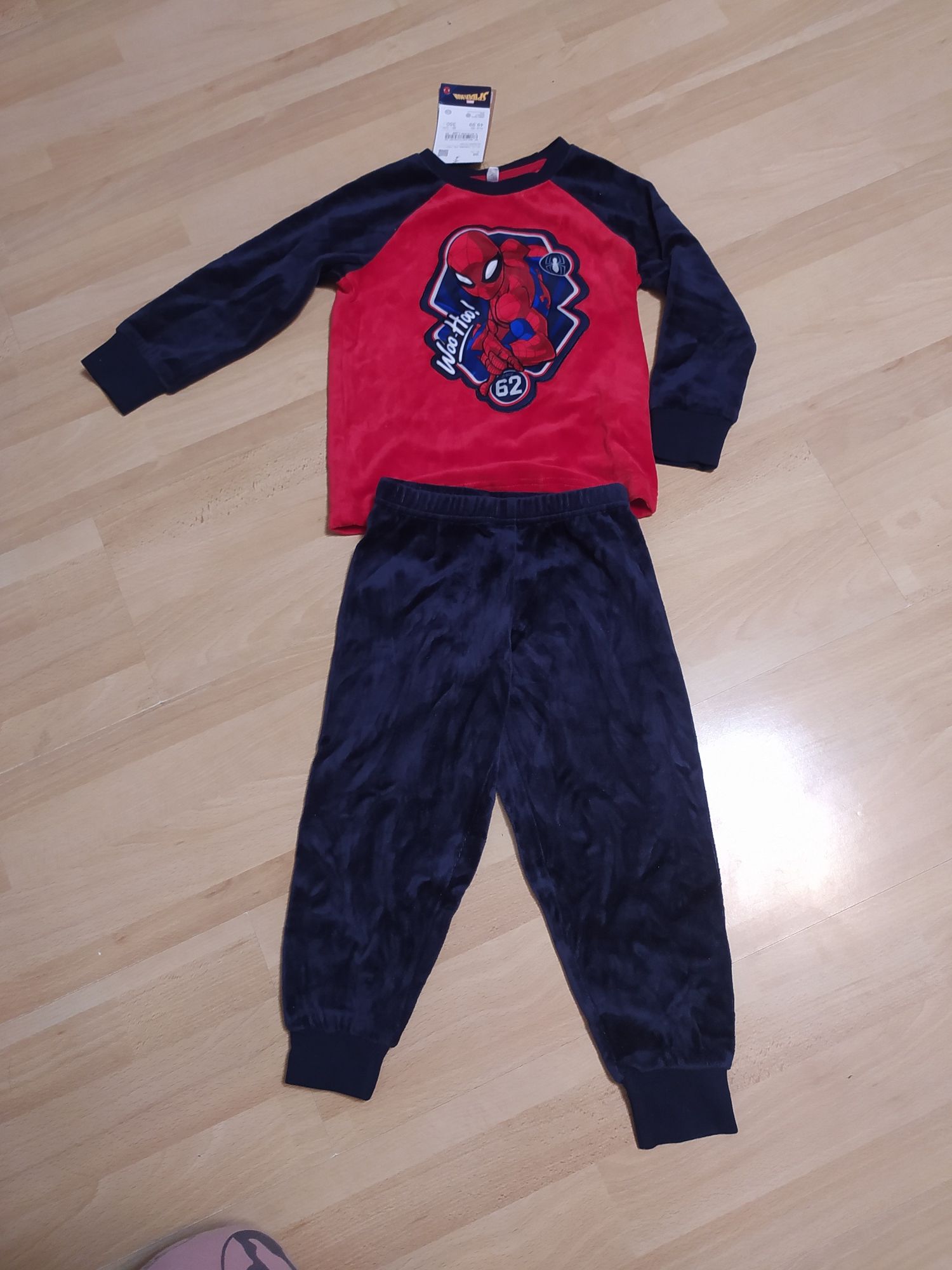 Welurowy dres Spiderman roz 98 z cool club  nowy
