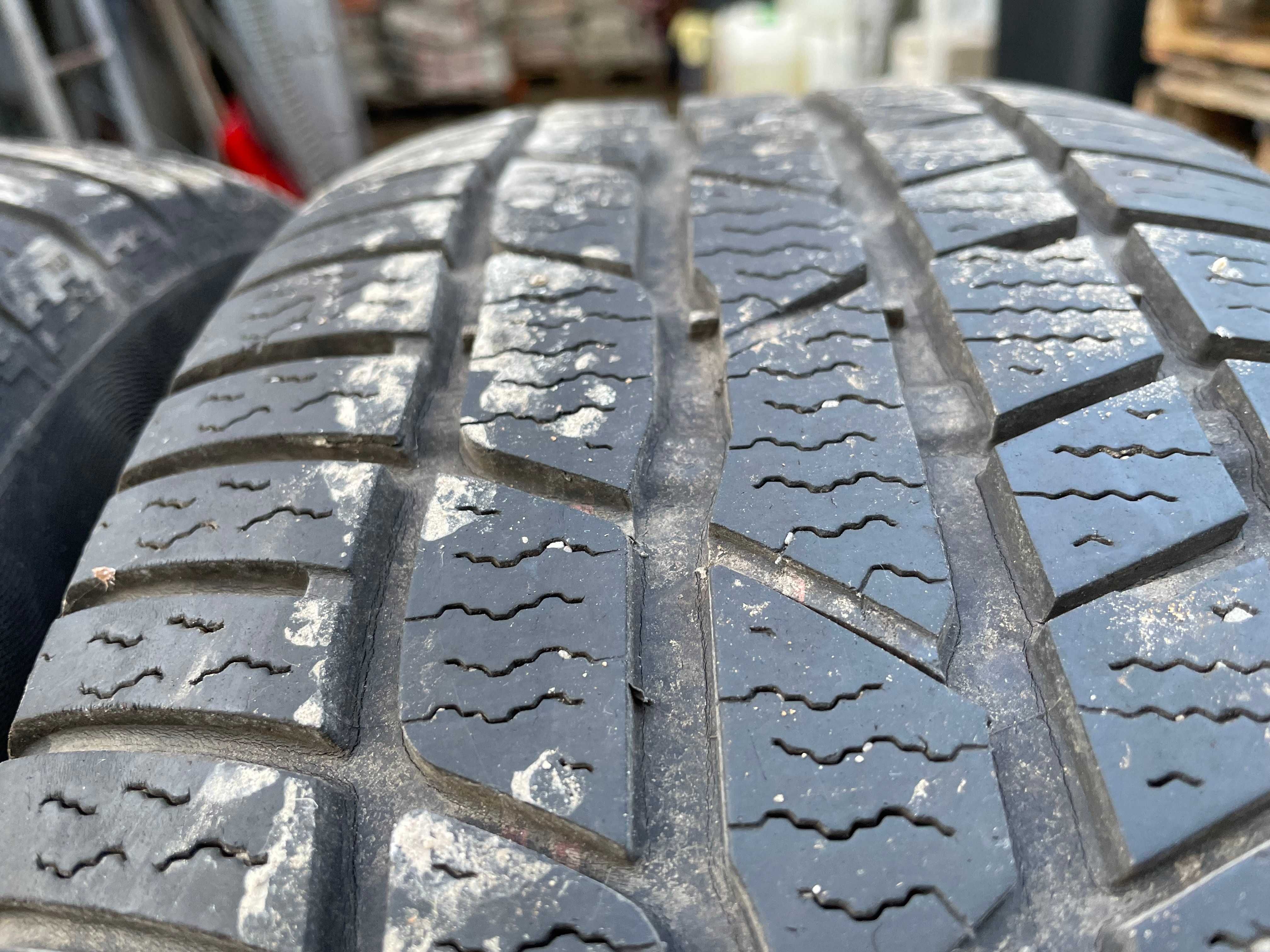 Sprzedam Używane  2 sztuki opon 205/60 R16 ZIMA