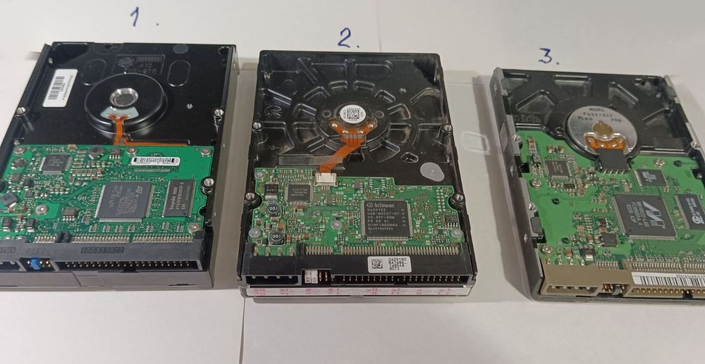 Комплект жорстких дисків(HDD) під шлейф IDE.