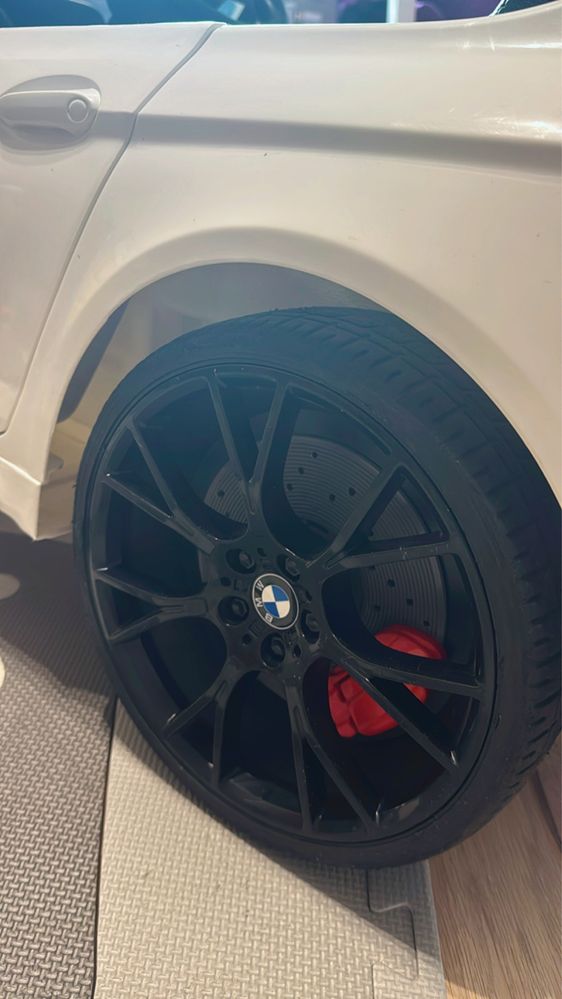 Bmw na akumulator !