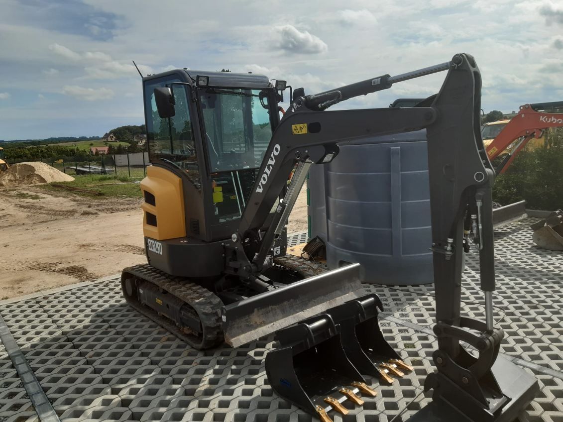 Wypożyczalnia minikoparki , wynajem Volvo, Kubota , Takeuchi, Janmar