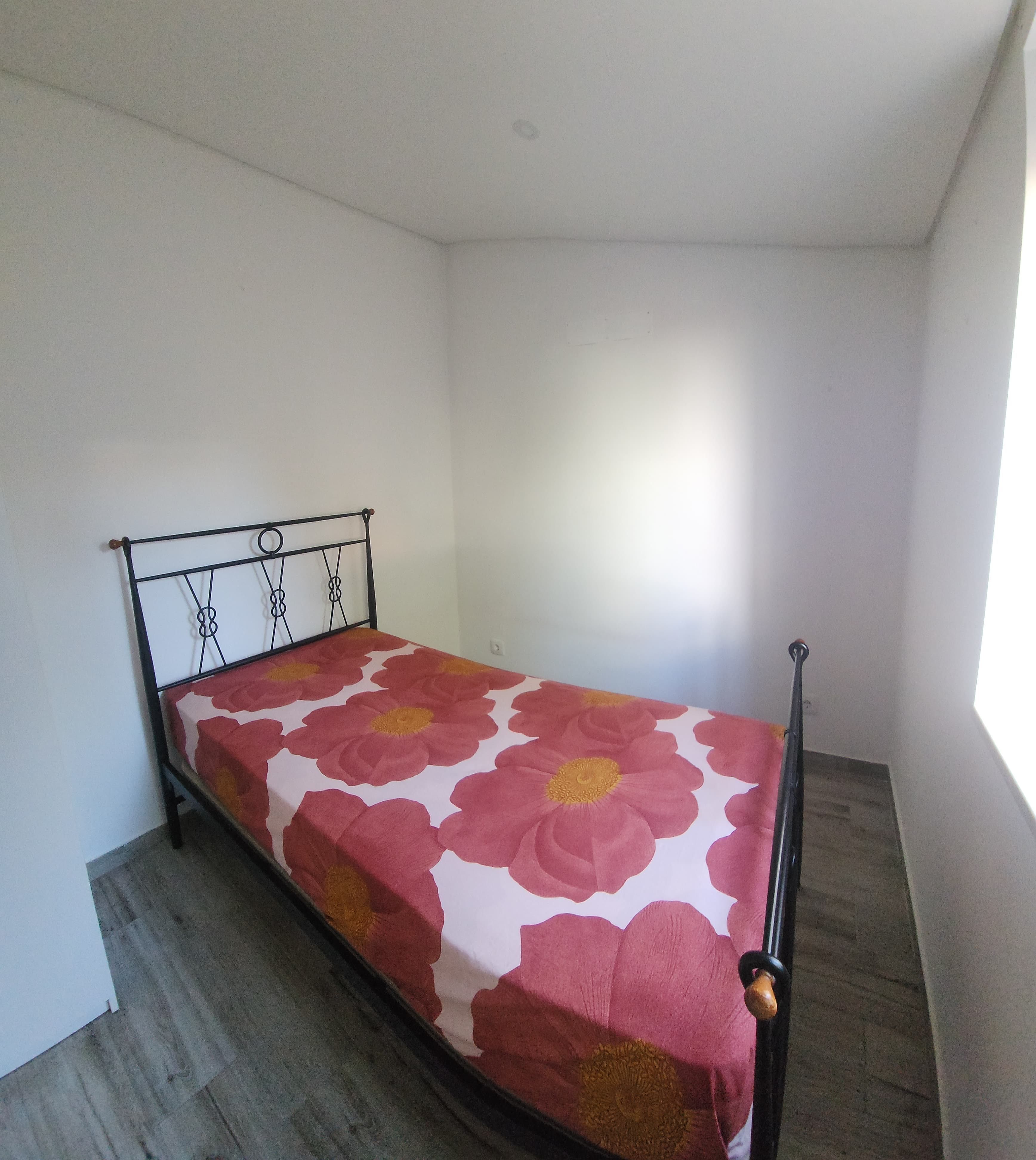 Cama solteiro ferro