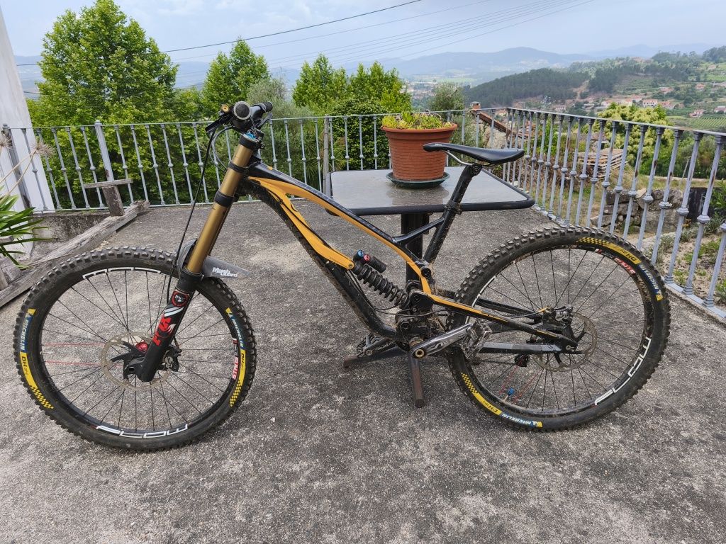 Bicicleta Downhill 27.5 Nukeproof