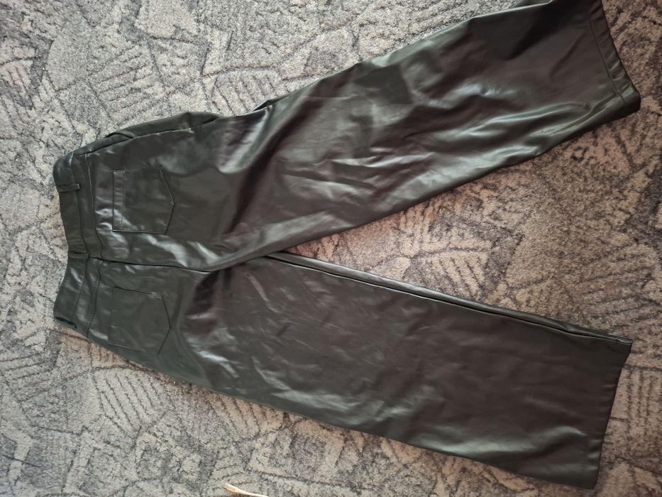 Spodnie skóropodobne rozmiar M