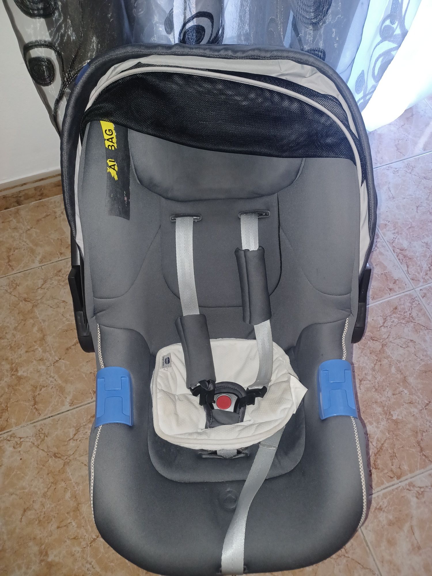 Trio Carrinho de bebe com algumas marcas de uso