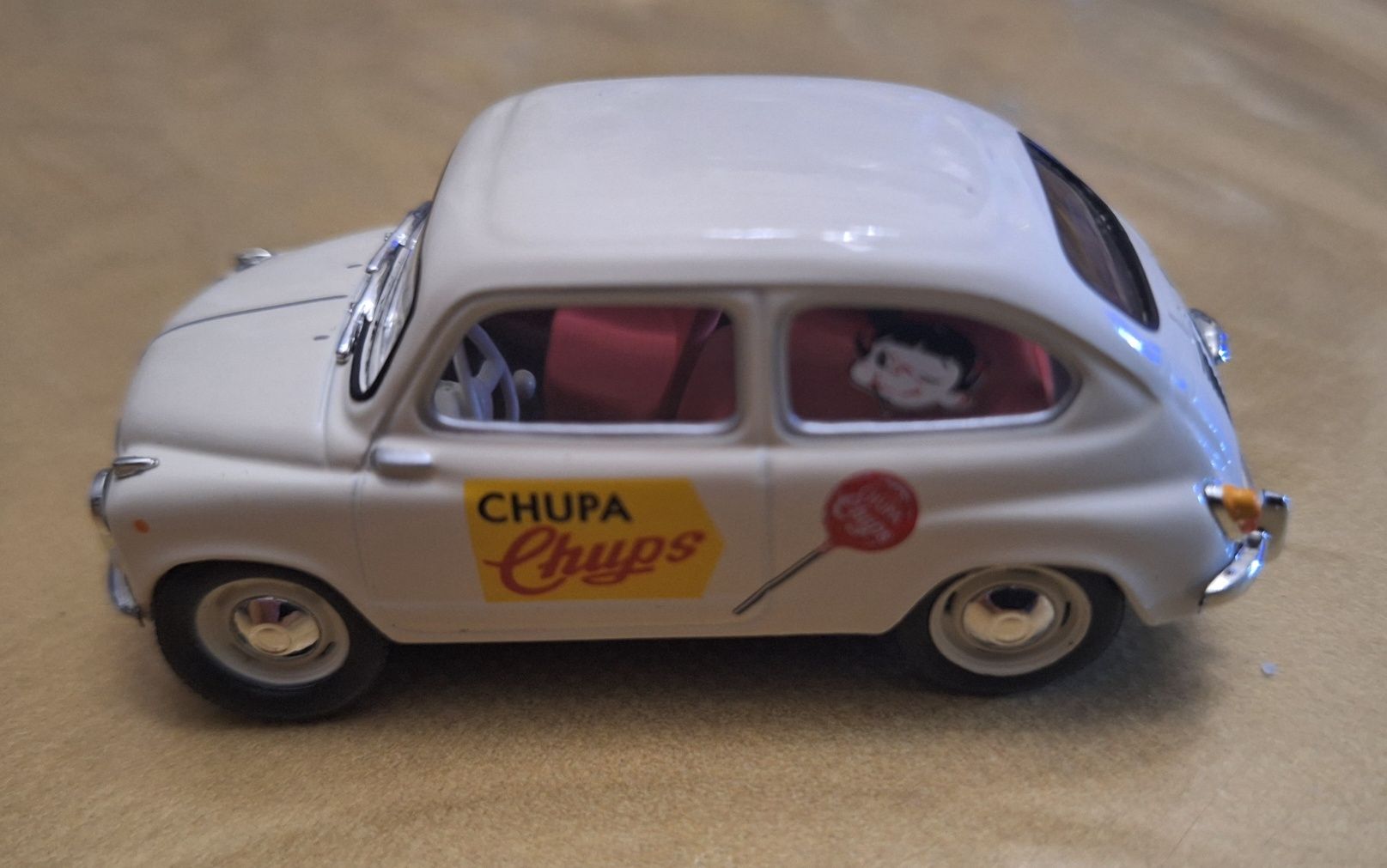 Fiat 600 Miniatura escala 1:43