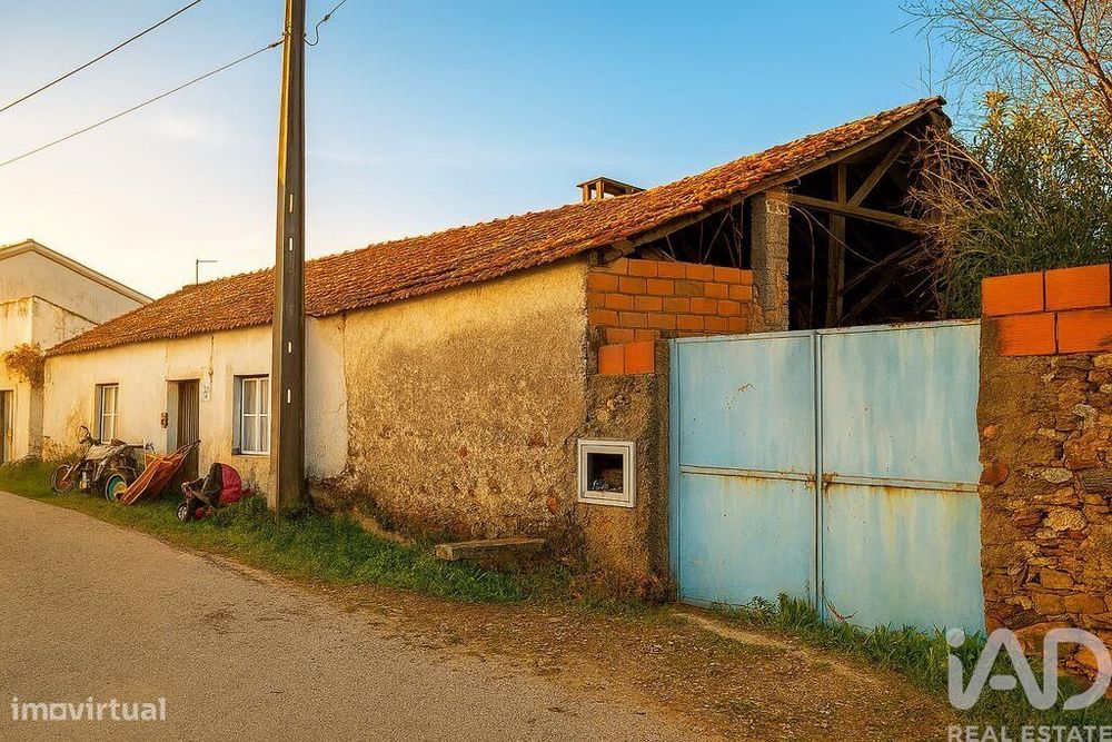 Casa de aldeia T2 em Olalhas de 411,00 m2