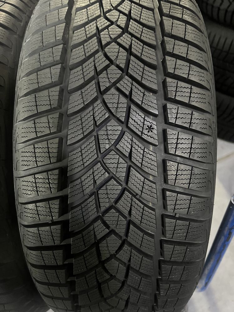 225/45/19 R19 Goodyear Ultra Grip Perfomance GEN1 4шт зима