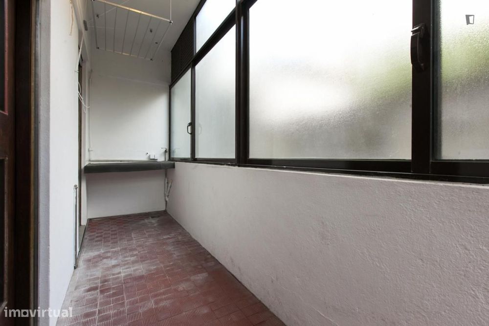 Quarto - localizado em Campanhã Porto