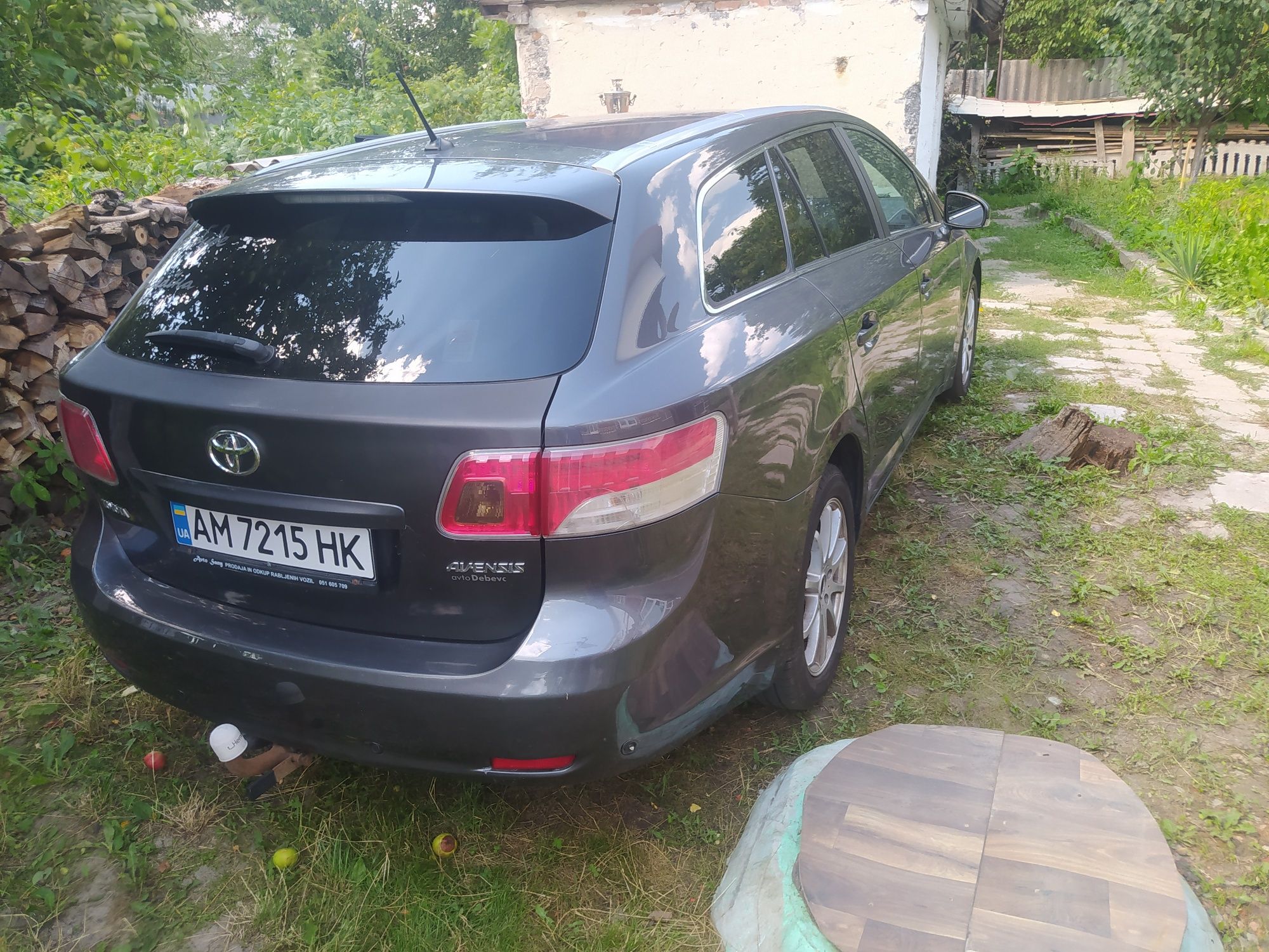 Toyota avensis 2011р