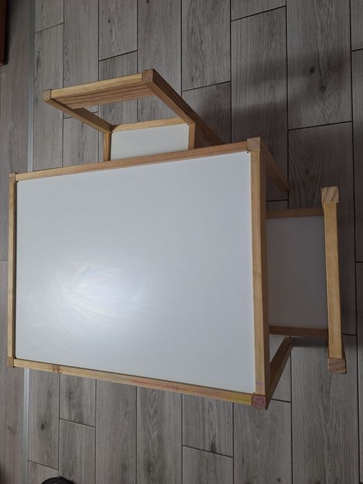 Stolik dziecięcy + 2 krzesła