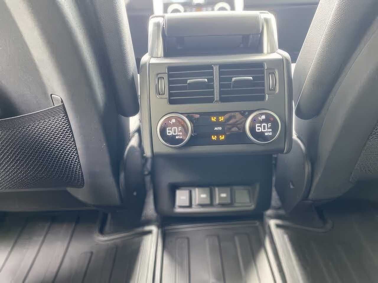 2023 Land Rover Discovery P360 S R-Dynamic