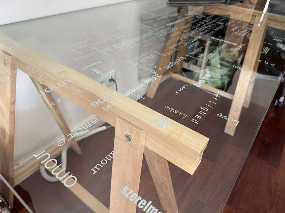 Secretaria tampo vidro (IKEA)