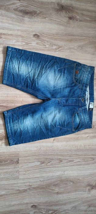 Dżinsy rybaczki z House