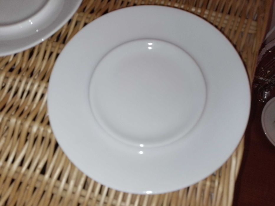 Тарілки, блюдця під супові тарілки