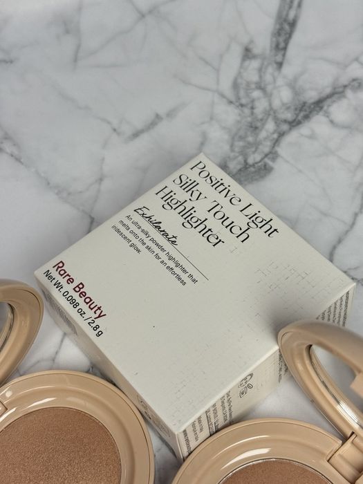 Хайлайтер для обличчя Rare Beauty Exhilarate