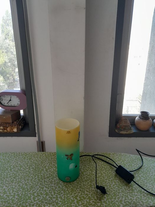 Vendo Candeeiro de Mesa muito bonito como novo