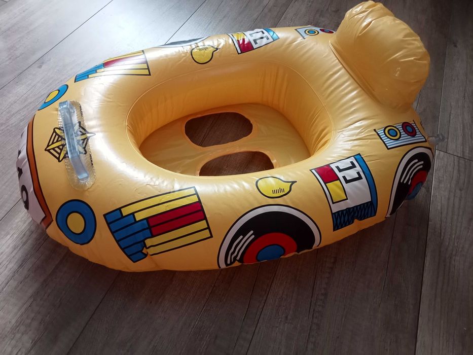 Koło dmuchane do pływania auto z siedziskiem samochód