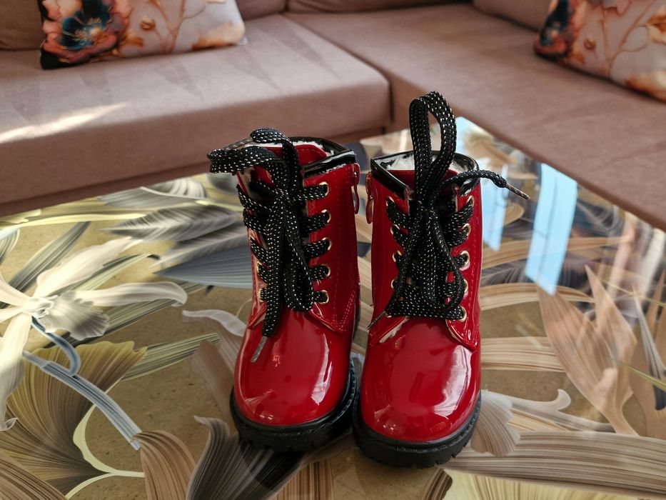 Trzewiki zimowe, ocieplane, lakierowane- cudo r.22 jak nowe