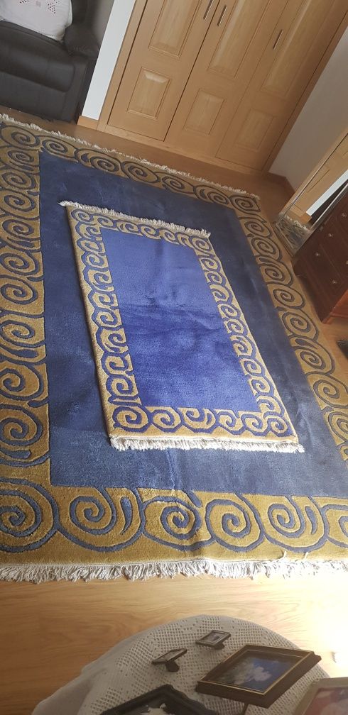 Conjunto carpete e tapete