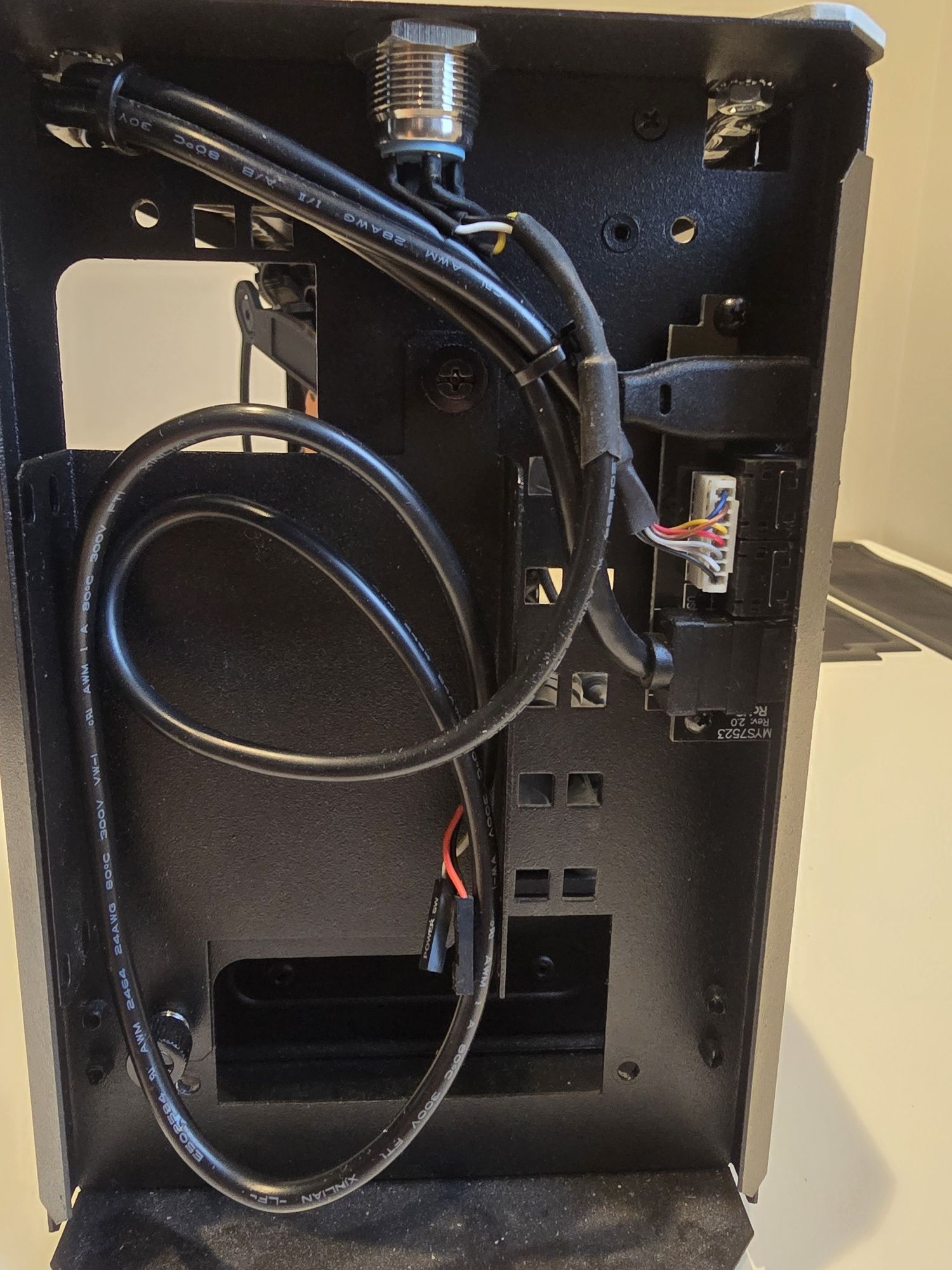Obudowa SFF Sliger SM550 + 90mm aio